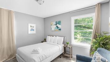 3 bedrooms, desk, iron/ironing board, free WiFi