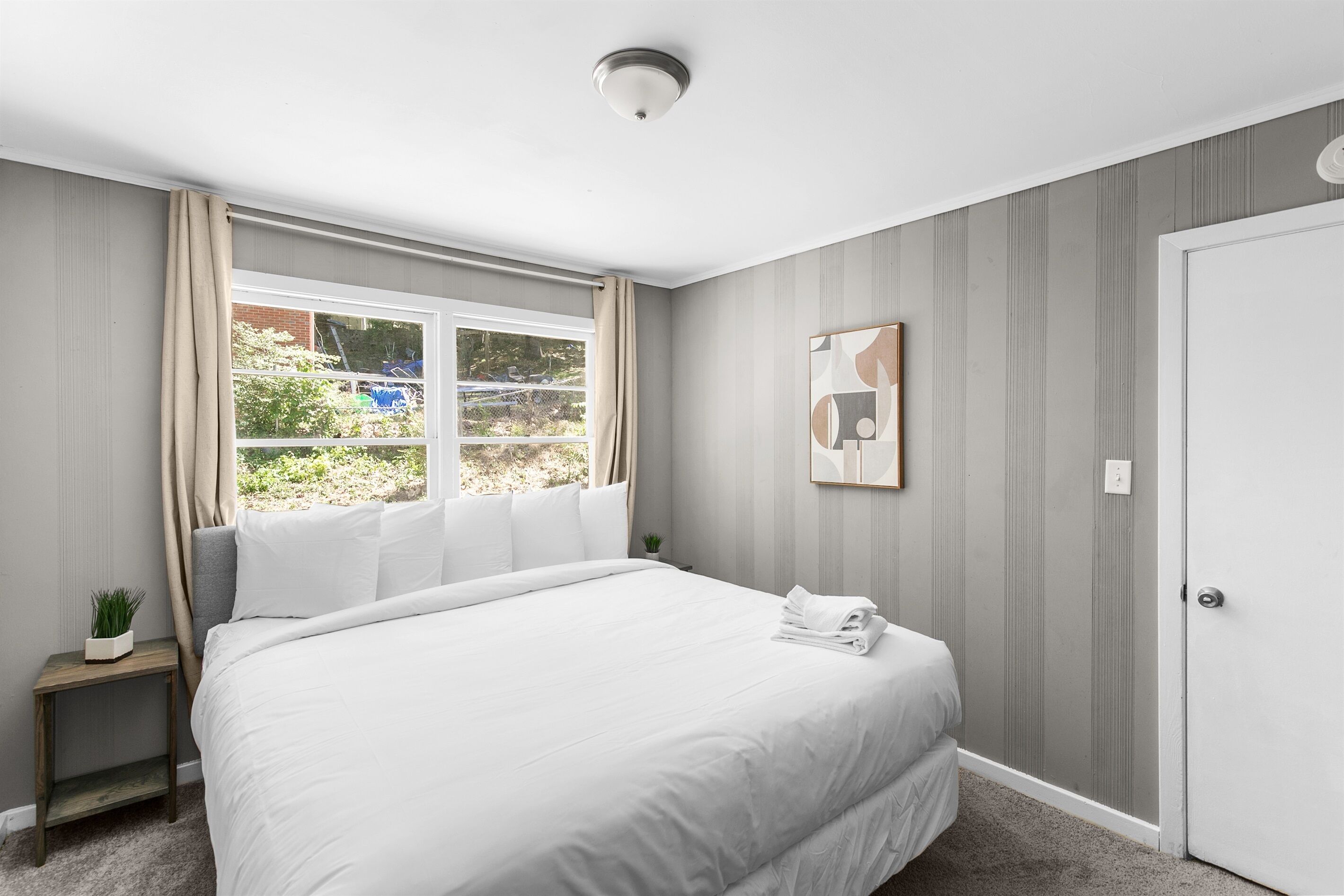3 chambres, bureau, fer et planche à repasser, accès au Wi-Fi (inclus)