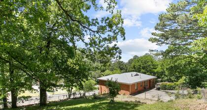 The Upper Bungalow at Broadmoor - Groups/Parking