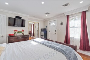 1 bedroom, bed sheets - Private Suite 3 near National Harbor Pvt Entry (Fort Washington)