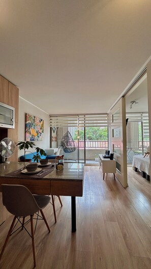 Interior - 5 Min to Subway Station - Pet friendly - Private Parking - Wifi (Santiago)