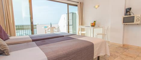 Iron/ironing board, free WiFi, bed sheets