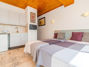 Iron/ironing board, free WiFi, bed sheets - Apartamento T0 Vista Mar Vista Ria Formosa (Cabanas de Tavira)