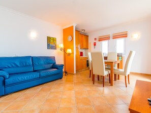 TV - Quinta Velha Apartamento T1 Piscina e A/C (Cabanas de Tavira)