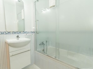 Hair dryer, towels - O Lagar Apartamento T1 a 200m Campo Golfe (Conceição de Tavira)