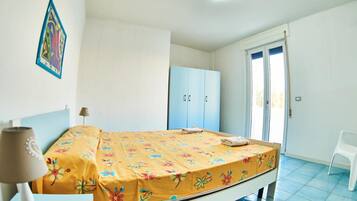 1 bedroom, bed sheets