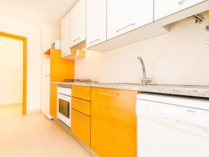 Fridge, microwave, oven, dishwasher - Royal Cabanas Golf Apartamento T3 (Conceição de Tavira)
