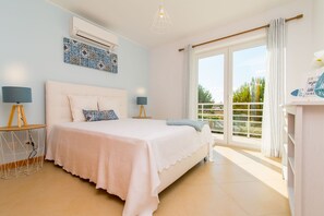 Iron/ironing board, free WiFi, bed sheets - Cabanas Gardens Apartamento T1 (Cabanas de Tavira)