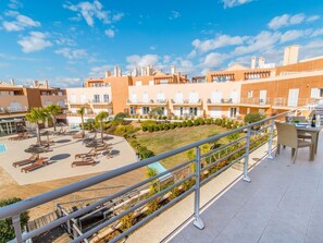 Outdoor dining - Cabanas Gardens Apartamento T1 Vista Piscina (Cabanas de Tavira)