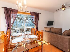 TV - Terra Estreita Apartamento T2 com piscina (Santa Luzia Tavira)