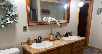 2-bedroom cabin in La Crosse with private shared beach and dock