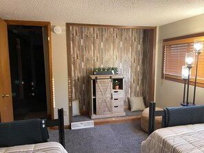 2 bedrooms, internet, bed sheets
