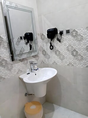 Apartment, 2 Bedrooms | Bathroom