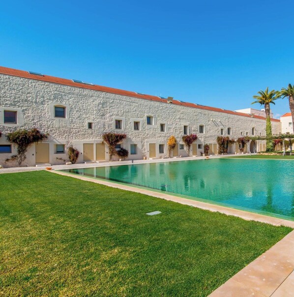 Pool - Convento das Bernardas Lux T2 (Tavira)