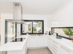 Fridge, microwave, oven, dishwasher - Moradia V4 de luxo com piscina privada (Tavira)