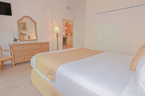 2 bedrooms, iron/ironing board, travel cot, WiFi - Go!#33 - BAHAMA BAY - Two Bedroom Apartment, Sleeps 4 (Davenport)