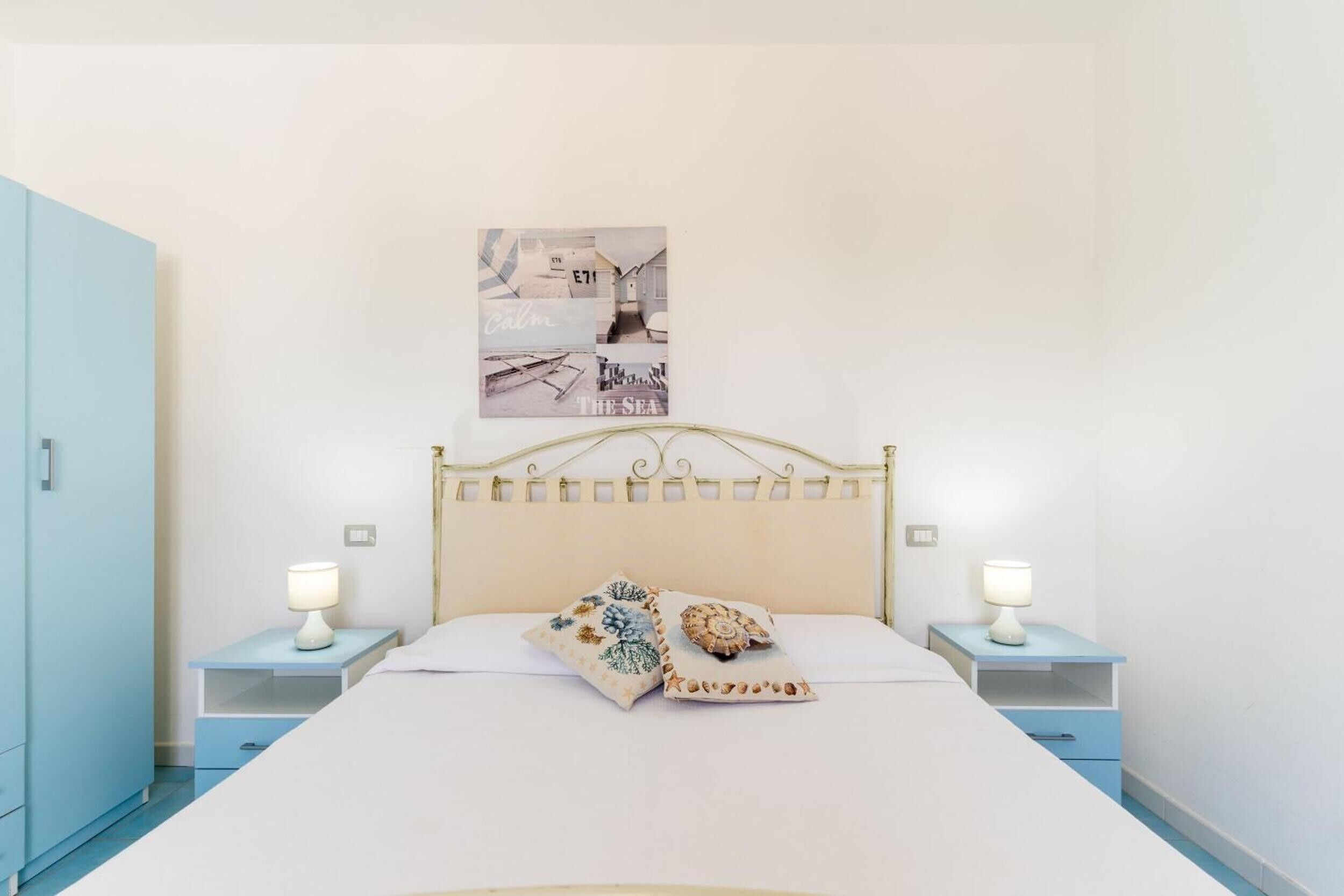 1 bedroom, bed sheets