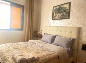 Room - Modern Wi-Fi, Agadir, 10 min Beach, Netflix, IPTV, First floor. 93m2. Balcony. (Agadir)