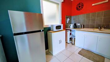 Coffee/tea maker, dishwasher