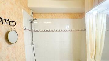 Shower, towels