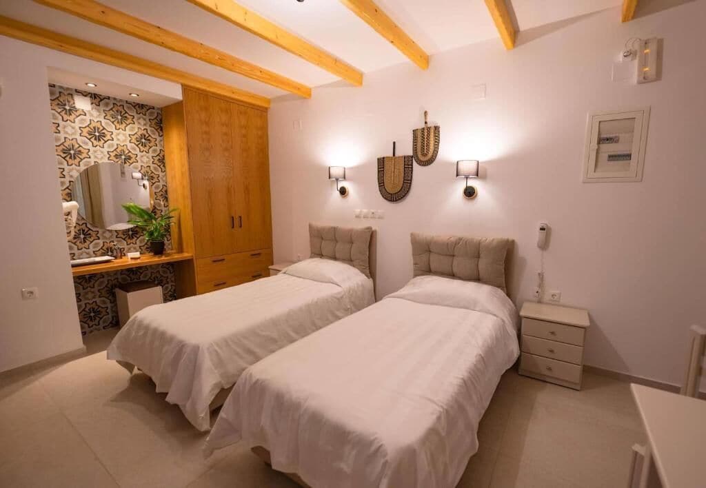 Deluxe Studio, Balcony, Sea View | Laptop workspace, soundproofing, iron/ironing board, free WiFi