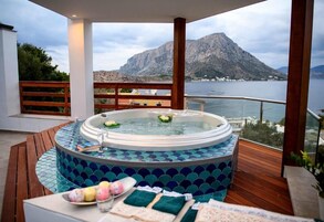 Bañera de hidromasaje al aire libre
