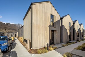 Exterior - Stonepeak - Queenstown Holiday Home (Queenstown)