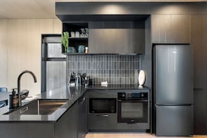 Fridge, microwave, dishwasher, toaster - Stonepeak - Queenstown Holiday Home (Queenstown)