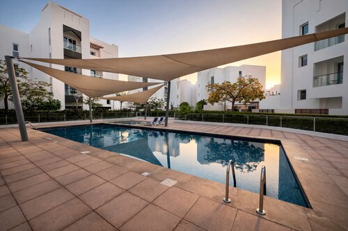 Almouj Luxury Apt I Opposite to Kempinski & VOCO I 5 Min Walk to Beach I Muscat