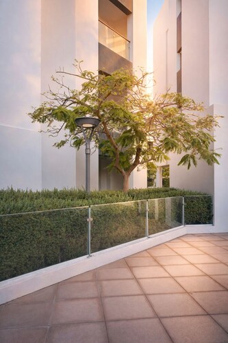 Almouj Luxury Apt I Opposite to Kempinski & VOCO I 5 Min Walk to Beach I Muscat