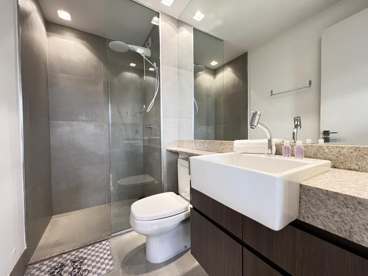 อพาร์ทเมนท์ | ห้องน้ำ | ของใช้ในห้องน้ำฟรี, สบู่, ยาสระผม, กระดาษชำระ