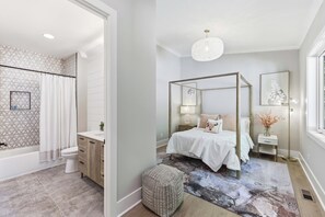 4 habitaciones, tabla de planchar con plancha, wifi y ropa de cama 
