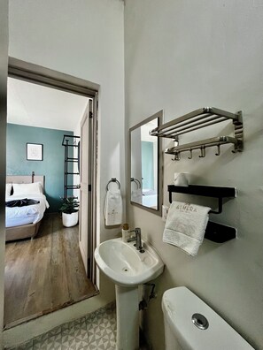Bathroom - Jazz & Stay (Guadalajara)