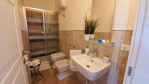 Bathroom - Vacation Farmhouse, Nature, Green Relax WiFi large parking space (Roma)