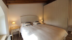 Room - Vacation Farmhouse, Nature, Green Relax WiFi large parking space (Roma)