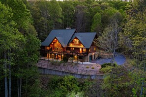 Exterior - Luxury Mtn Cabin, Game Room, Sauna & Fire Pit (Asheville)