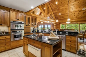 Fridge, microwave, oven, stovetop - Luxury Mtn Cabin, Game Room, Sauna & Fire Pit (Asheville)