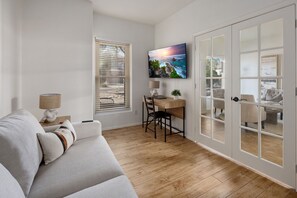 Smart TV, offices - Luxe Desert Oasis w/Pool + Mtn Views (Mesa)