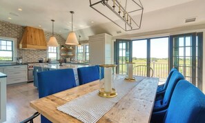 Dining - Fairway and Ocean Views on Nantucket, walk to the beach! (Nantucket)