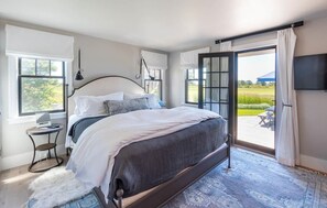 Room - Fairway and Ocean Views on Nantucket, walk to the beach! (Nantucket)