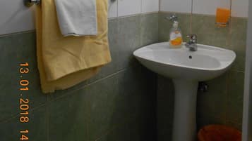 Apartamento económico, vistas al jardín | Baño