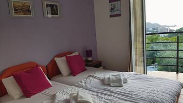 Individually decorated, individually furnished, free cots/infant beds