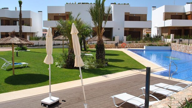A poolside area with lounge chairs, umbrellas, and a swimming pool. - Ground floor Secreto La Zenia (La Zenia)