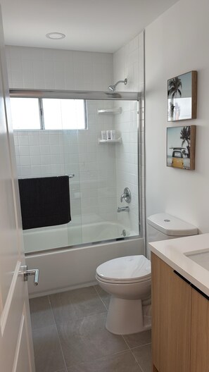Bathroom - Beach Adjacent Four Bedroom Apartment (Manhattan Beach)