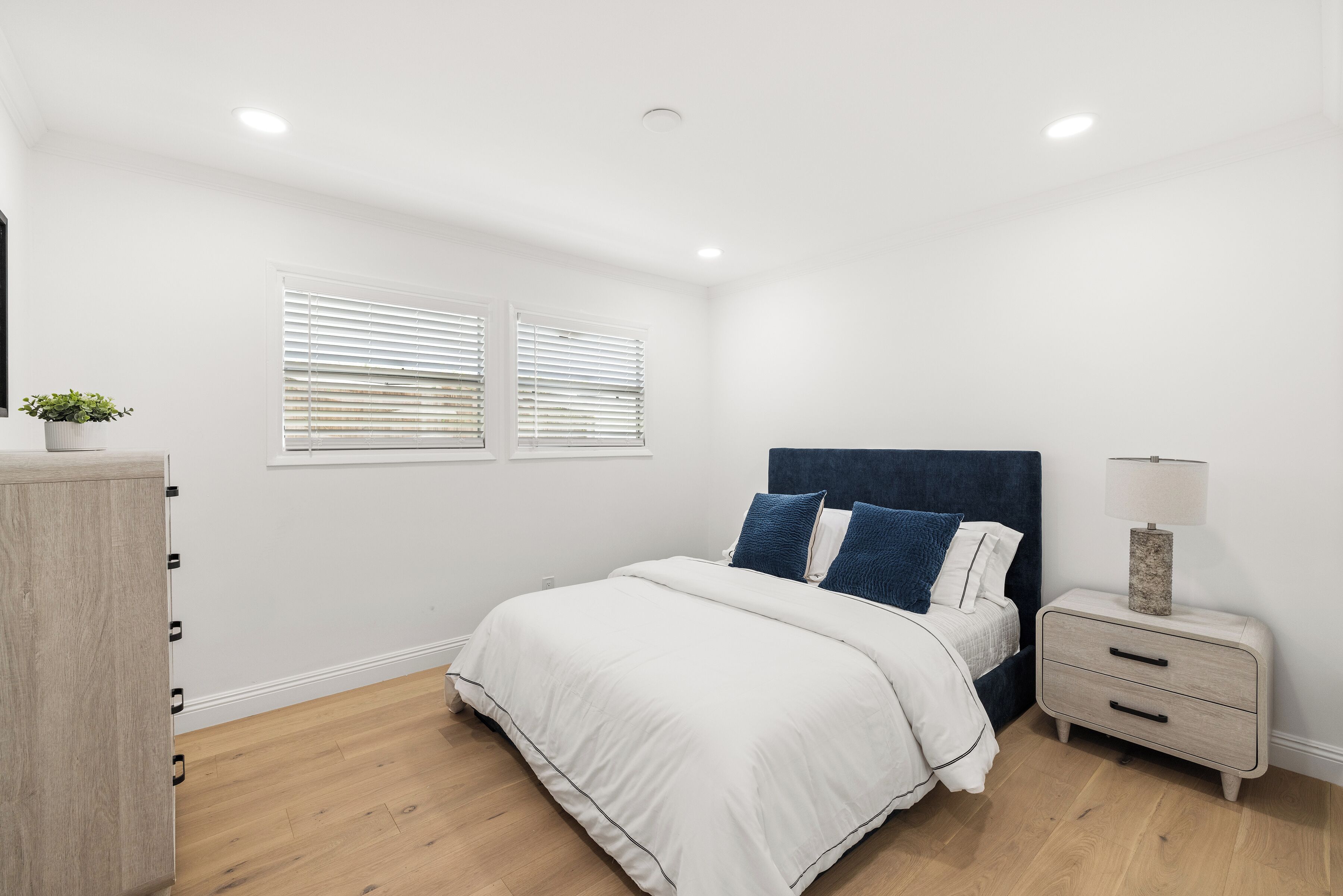 4 bedrooms, WiFi, bed sheets