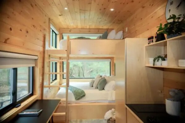 WiFi, bed sheets