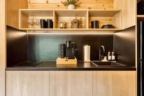 Fridge, microwave, stovetop, dishwasher