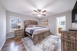 4 bedrooms, WiFi, bed sheets - Welcome to The Coves Getaway — a peaceful, family-friendly 4-bedroom home. (Fayetteville)