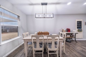 Dining - Welcome to The Coves Getaway — a peaceful, family-friendly 4-bedroom home. (Fayetteville)