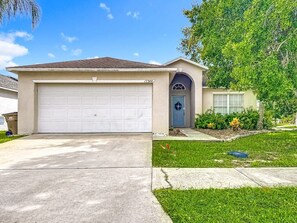 Exterior - Serene Escape: Near Disney, South-Facing Pool & Game Room (Clermont)